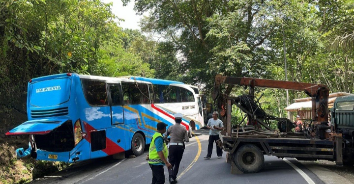 Laka Lantas Bus Pariwisata, Sat Lantas Polres Pangandaran Urai Kemacetan