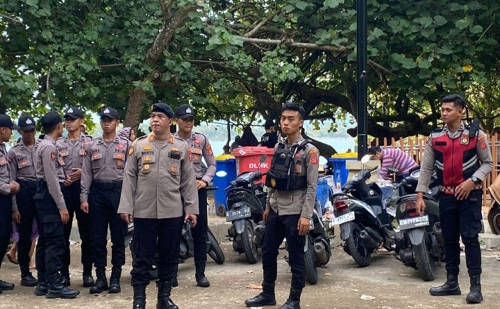 Libur Panjang, Wisata Pangandaran Diserbu Pelancong – Polisi Siaga